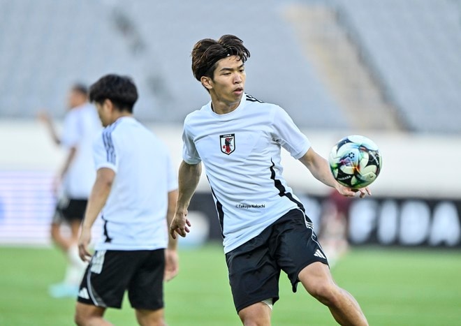 【日本代表FW宮代大聖アルバム】ヴィッセル神戸FW宮代大聖の中国戦での写真20枚！ 試合に出場せずも、現地で披露した日本代表2ndユニフォーム着用姿「日本代表ー中国代表」の画像005