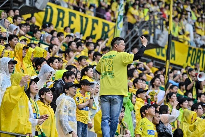【千葉サポーターアルバム】雨の中で首位堅持のチームを後押しした「ジェフユナイテッド千葉のサポーター写真99枚」！ ゴール裏の熱狂ショット「ジェフユナイテッド千葉ーベガルタ仙台」の画像016