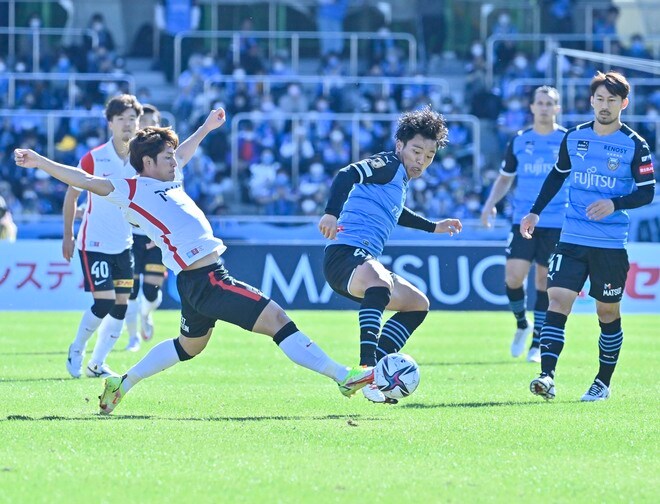 日本代表選出の川崎フロンターレ・旗手怜央「号泣した苦労人は優しく抱きしめられた」泣ける光景の画像