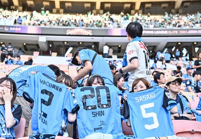 【サポーターアルバム】アジア青覇を果たすべく700人の川崎サポーターがACLE決勝に駆け付けた！ 現地で声援を送ったサポーター写真72枚「アル・アハリー川崎フロンターレ(2)」の画像017