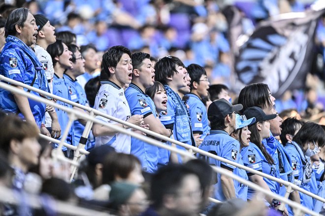 【サポーターアルバム】800km離れた広島に駆けつけ勝利をもたらした川崎フロンターレのサポーター写真71枚！「サンフレッチェ広島ー川崎フロンターレ」の画像049