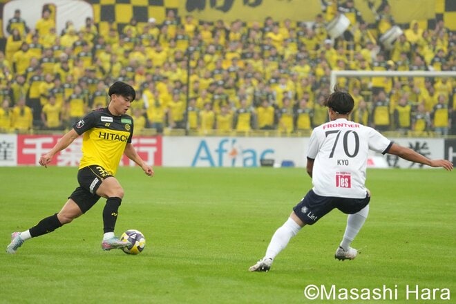 雨の日立台で“太陽王”が勝ち名乗り！ 山田雄士がミドル弾＆仲間隼斗が2点目！ 柏が首位に勝点差1肉薄の勝利にリカ将も興奮！ 横浜FCは失意の敗戦…【柏レイソルvs横浜FC】激闘PHOTOギャラリーの画像001