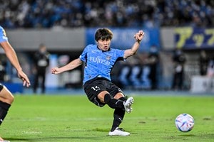 「バケモンでしょ」「うますぎる！」川崎MF脇坂が「スゴすぎ反転ゴール」見せた！ PA内で落ち着きはらった“トラップ→反転”で、鮮やかに追加点奪う！の画像