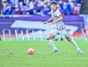 「早々にエディスタにお呼びするべき」日本ムエタイ界の至宝がJ1広島ユニフォーム姿でドリブル披露！ “サンフレ愛”を猛アピールして始球式を逆オファーの画像