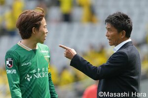 ランゲラック後任GKの｢離脱が痛い｣名古屋、D・オリヴェイラ引退で変化も｢まだ足りない｣FC東京、｢ボールの奪い方が良い｣東京V新加入の久保建英の相棒【2025Jリーグ｢開幕｣の激論】(7)の画像