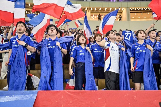 【サポーターアルバム】「横浜F・マリノス―アル・ナスル」サウジアラビア・ジェッダに約700人駆け付け、チームに声援送る！ 現地撮影66枚のサポーターPhotoの画像046