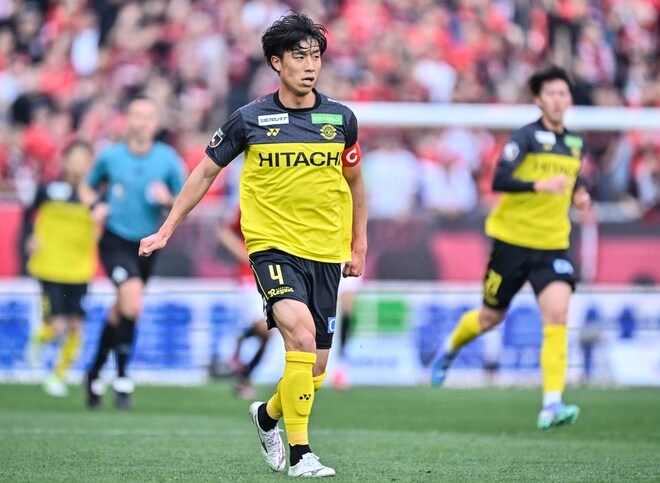 木下康介・垣田裕暉の２トップに古巣対決となった小泉佳穂が先発。前半2得点でアウェイで快勝飾る【試合アルバム】「浦和レッズ―柏レイソル」の画像022