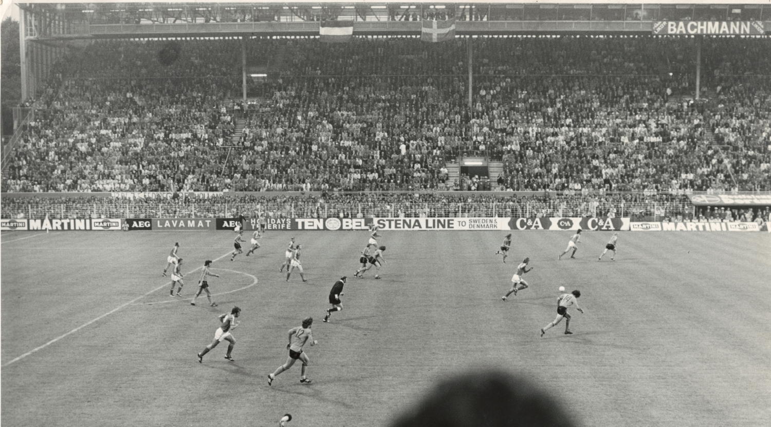 3ページ目 大住良之の この世界のコーナーエリアから 第96回 ドイツ半世紀 4 ドイツと日本で輝いたヨハン クライフのスパイク サッカー批評web