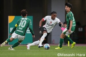 レッズ選手の顔ぷっくりシールだけじゃない！J1浦和愛を試される12本入りクーピーにファン騒然｢攻めてるな｣｢愛だねーｗ｣｢4色だけ?」の画像