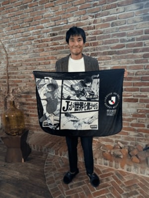 ｢全然変わらない！｣サッカー日本代表レジェンドの美人妻、結婚30周年のウェディング姿＆夫からのプレゼント公開｢いつまでも素敵なご夫婦で｣の画像