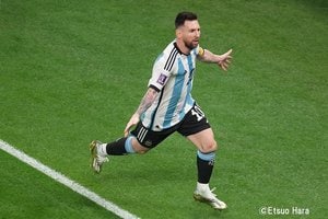 「感動でしかない」「親友って素敵!」カタールW杯クロアチア戦のMVP表彰のアルゼンチン代表リオネル・メッシを待っていた「サプライズ」に感動の声！ 試合後に出迎えたのはまさかの存在の画像