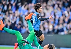 川崎FW宮代大聖が「イメージ通りでした」と胸を張るクロスで小林悠の得点をアシスト！ 自身の得点については「冷静にキーパーを見ながら蹴れました」の画像