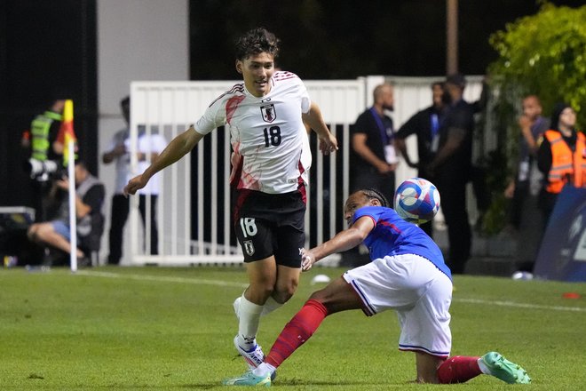 パリオリンピック男子サッカー日本代表「激闘の記録」PHOTOギャラリー26枚　親善試合フランス戦　銀メダルに輝いた開催国フランス相手にキャプテン藤田譲瑠チマがゴール！　攻め込まれるも価値ある引き分けの画像019