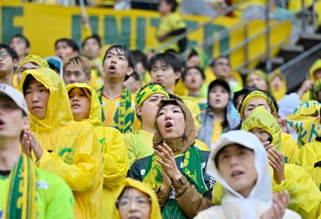 【千葉サポーターアルバム】雨の中で首位堅持のチームを後押しした「ジェフユナイテッド千葉のサポーター写真99枚」！ ゴール裏の熱狂ショット「ジェフユナイテッド千葉ーベガルタ仙台」の画像036