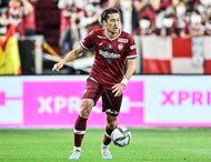 サッカー日本代表・冨安健洋が「左SB起用」でリバプール撃破に貢献! 現地メディアは「サラーを封じ込めた」と高評価の画像