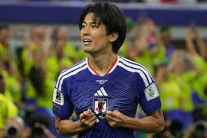 【Ｗ杯】中村敬斗と｢ソックス｣の大問題(1)スウェーデン戦で執拗な注意！本人が明かす｢下げる｣理由と、本田圭佑も驚いたベリンガムや田中碧らの靴下の工夫の画像