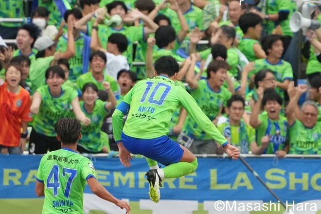 ｢残留｣と｢優勝｣を追い求める激戦！ 湘南FW鈴木章斗のエース証明弾！ PK失敗、一発レッドも京都が執念の同点弾！“痛み分け”の日曜日【湘南ベルマーレvs京都サンガF.C.】激闘PHOTOギャラリーの画像004