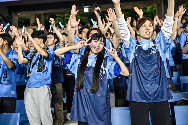 【サポーターアルバム】水曜開催の横浜FC戦に2万人が駆け付けた川崎フロンターレのサポーター写真47枚！ 勝利後の笑顔ショット「川崎フロンターレー横浜FC」の画像042