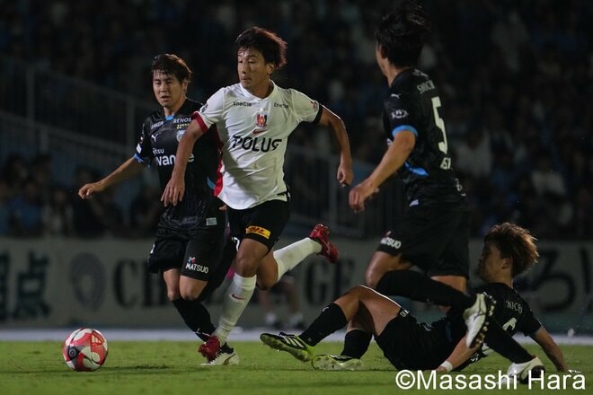 4戦連続ゴール中の｢川崎17番｣が終了間際に勝ち越し弾、直後のFKを｢浦和10番｣が決めて同点に！ 激闘を制したのは【川崎フロンターレvs浦和レッズ】激闘PHOTOギャラリーの画像003