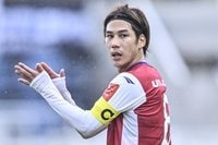 ｢江坂王子ゴラッソ｣｢まさにスペシャル｣J1岡山の“マエストロ”元日本代表MFが反転ボレー弾！｢居合い霹靂一閃って感じでカッコいい｣｢全人類に見せたい｣