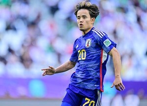 「タケ合流するの早っw」久保建英が敗戦後24時間経たずに“白パーカー＆スーツケース2つ”でソシエダ合流！「Takeはもう次に進んでる」「チャーター機ガチだったのか」の声の画像