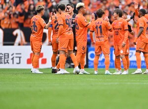 【J1清水の若き俊英が、苦杯のダービーで得たもの(2)】「サイドの１対１だったら絶対負けない選手に」と語る小竹の今後の成長曲線は……西原や嶋本と同時にピッチにの画像