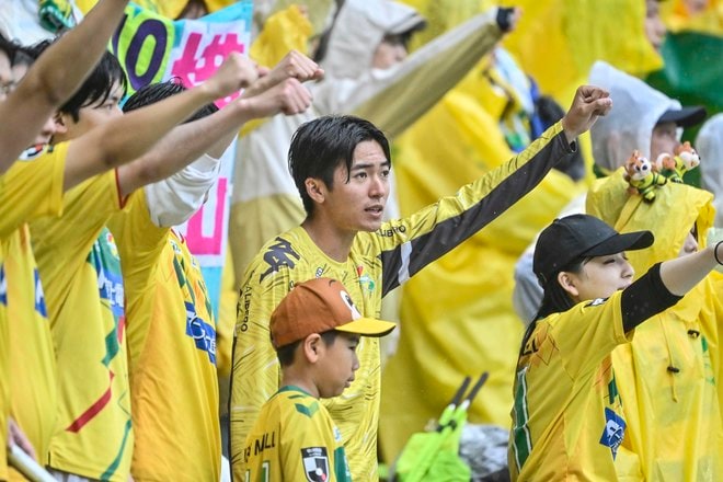【千葉サポーターアルバム】雨の中で首位堅持のチームを後押しした「ジェフユナイテッド千葉のサポーター写真99枚」！ ゴール裏の熱狂ショット「ジェフユナイテッド千葉ーベガルタ仙台」の画像053