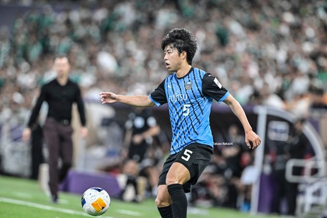 【川崎フロンターレアルバム】ACLE決勝で両SBとして奮闘した佐々木旭の写真40枚！ 試合後に見せた放心状態が表す、すべてを注ぎ込んだ姿「アル・アハリー川崎フロンターレ」の画像025