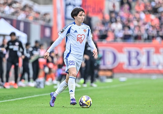J2仙台が大宮に3失点完敗も、試合後、サポーターが大きすぎる声援でチームを鼓舞。真瀬拓海は「完敗してブーイングされてもおかしくない状況だと思うんですけど……」と次戦の勝利誓うの画像003