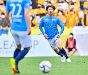 【J2「前半戦ベストイレブン」】2トップは“キャリアハイ”12ゴールで「得点王に爆走」の横浜FC・小川航基と「4位躍進」ファジアーノ岡山の左利きブラジル人ストライカー・チアゴ アウベスを選出！監督は首位・アルビレックス新潟の松橋力蔵監督!!【FW・監督・控え編】【戸塚啓のJ2のミカタ】の画像