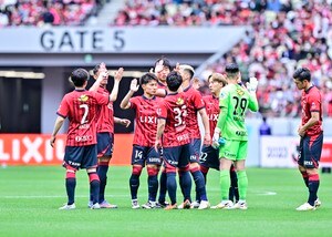 「グッズMVP 間違いない」J1鹿島が発表した「ホッケーシャツ」に「めっちゃ可愛い」の声続々！ リバーシブルで着れるオーバーサイズがファンの心つかむの画像