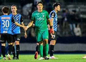 「ジブリ来たー！」「なんか見た事あるぞw」川崎GKチョン・ソンリョンが「大人気映画のコスプレ」をして話題に！ ファンから「似合いすぎて笑っちゃった」の声の画像