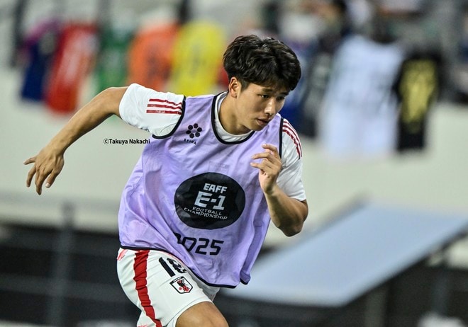 【山田新アルバム】川崎フロンターレFW山田新の中国戦での写真19枚！ 日本代表2ndユニフォームを着用した貴重姿「日本代表ー中国代表」の画像006