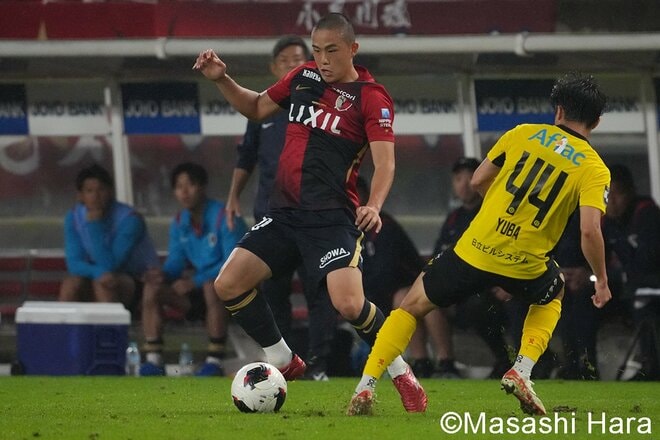 柏が1年前の敗戦を払拭！ 同点弾の遠藤渓太がガッツポーズ＆逆転ゴールの山内日向汰が感情を爆発！ 鈴木優磨が先制点の徳田誉にまさかの手荒い祝福！【鹿島アントラーズvs柏レイソル】激闘PHOTOギャラリーの画像008