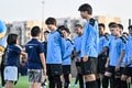 【川崎フロンターレアルバム】サウジアラビア到着翌日4月23日のジェッダ市内での「コーチングスタッフ＆クラブスタッフ写真」と「選手と子どもたちの交流写真」合計98枚！の画像085