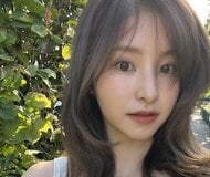 「可愛すぎ｣｢くりくり｣｢透明感すご｣サッカー日本代表・堂安律の美人妻、お団子ヘアの横顔ショットで完璧Eライン強調｢美味しそ｣気になる2つのサンドイッチの画像
