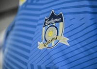 ｢爽やかやね｣｢アンブロだ｣香川の観光名所こんぴらさん“日本一の高灯籠”モチーフ!J3讃岐の新サプライヤー契約の2026ユニフォームに｢カッコいいんじゃないっすか｣