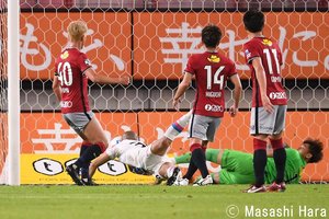 「90+7分の同点弾」を生んだサガン鳥栖MF「インスイングCK」！鹿島アントラーズGKが「再三空けたスペース」を最後に狙った「伏線回収」ゴール【動画】の画像