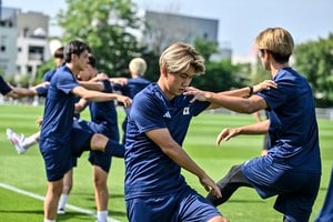 パリ五輪・サッカー日本代表が使用する練習場のピッチ横のホワイトボードに「ひらがなでの粋なメッセージ」！ 2連勝の地・ボルドーから移動したナントで“嬉しい応援”の画像