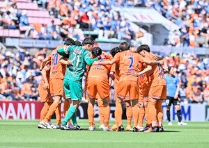 J1清水エスパルス初出場の乾貴士、対角線ロングフィードを「変態すぎる」”完璧トラップ”! SNSで「まじで痺れた」と話題に【動画】の画像