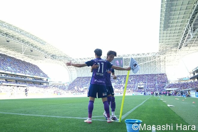 広島が鮮やか2発！躍動の中村草太と右足一閃の加藤陸次樹！トルガイ引退…全試合全席種完売達成の“マチナカスタジアム”で紡いだ歴史と想い【サンフレッチェ広島vs川崎フロンターレ】激闘PHOTOギャラリーの画像005
