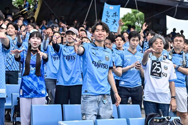 【サポーターアルバム】完封勝利後に笑顔＆万歳見せた「川崎フロンターレの試合後のサポーター写真83枚」！ ホーム連勝を熱狂的サポート「川崎フロンターレーセレッソ大阪」の画像046