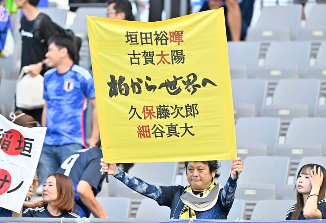 【サポーターアルバム】サッカー日本代表の韓国戦勝利を支えたサポーター写真95枚！ 韓国・龍仁に駆け付けた熱い声援ショット「日本代表ー韓国代表」の画像055
