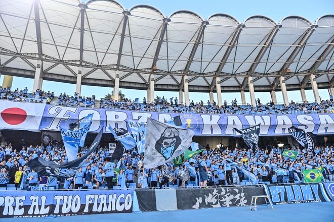 【サポーターアルバム】平日ナイターの試合前から駆け付けた川崎フロンターレのサポーター写真84枚！ 夕日に照らされながらの等々力ショット「川崎フロンターレー横浜FC」の画像082