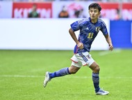 ｢かわいいすぎててむり｣久保建英はレアル・ソシエダファンの人気者! サッカー日本代表MFがスタジアムで子どもたちにファンサービスする姿に｢よ〜く分かる｣などの声続々の画像