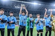 「二人とも現役感があるのすごい」45歳の中村俊輔&48歳の川口能活の合同練習での“胸熱”ツーショットが話題!「めっちゃ楽しそう!」「ワイの青春時代や…」との声の画像