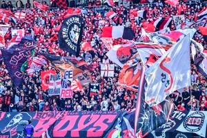 「ポニテの見返りショット可愛いい」元NGT48荻野由佳が「浦和ユニフォーム着用の観戦姿」を公開！ 初の日産スタジアム参戦に、「可愛すぎます」とファン歓喜の画像