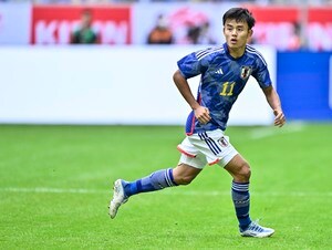 「萌え袖と顎髭のギャップ萌え」サッカー日本代表・久保建英の"練習姿"が反響！レアル・ソシエダ公式が投稿した写真にファン歓喜「横顔もかっこいい」の画像