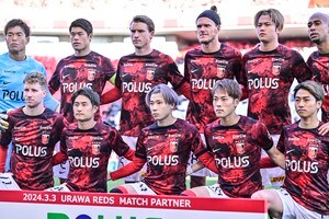 「可愛すぎてる」「ワシントン級の、超大型補強」浦和レッズの応援番組の新アシスタントを務める「準ミス成蹊の22歳女性タレントのユニフォーム姿」が話題に！「はい、優勝です」の声の画像