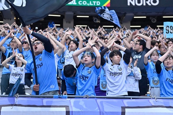 【サポーターアルバム】ACLE準優勝後初の国内試合に駆け付けた川崎フロンターレのサポーター写真80枚！ 国立を青く染め上げる「鹿島アントラーズー川崎フロンターレ」の画像039